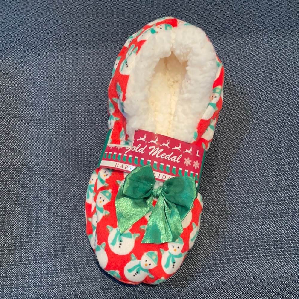 Gold Medal Women's Christmas Lined Slippers, Size Large, Christmas colors.